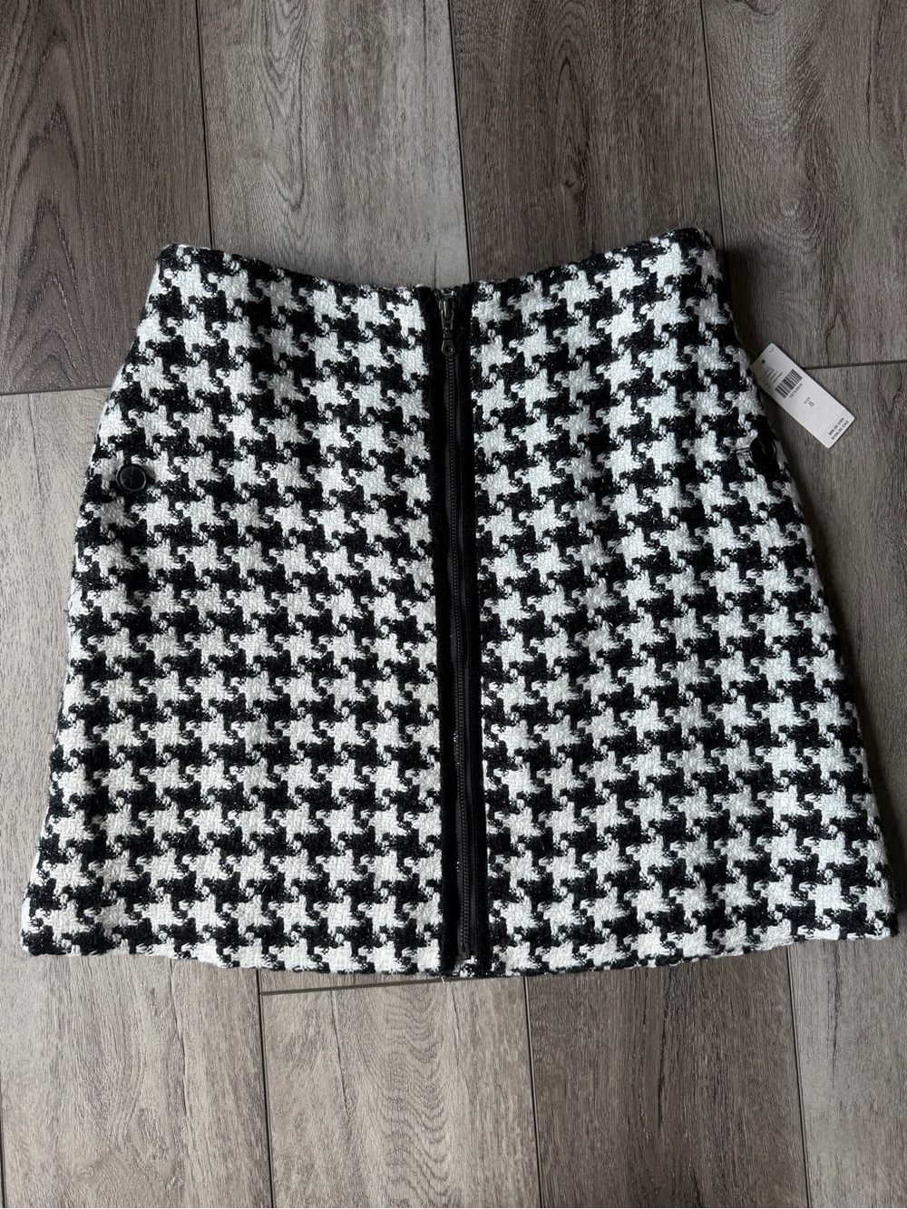 Anthropologie- Classic 90s Preppy Black & White Houndstooth Zip-Front Mini Skirt